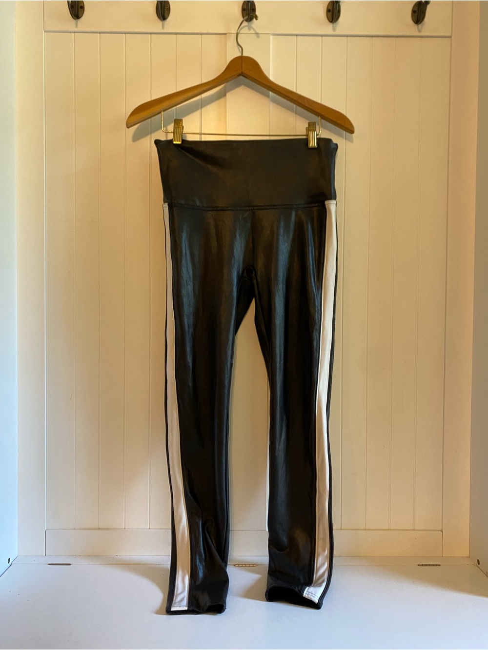 Black Spanx Leggings with White Side Stripe L